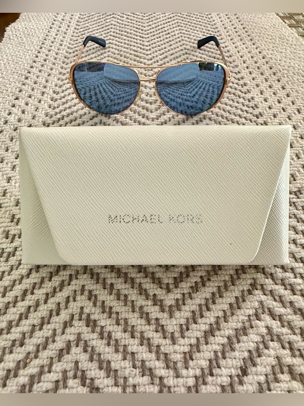 Michael Kors Womens Sunglasses
MK5004 CHELSEA - Picture 2 of 8